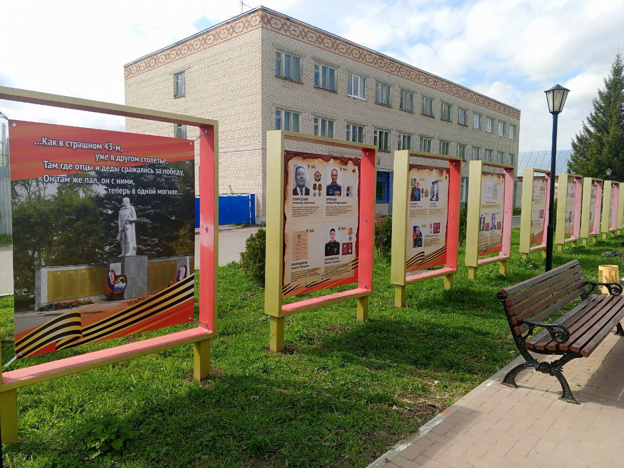 30.04.2025   Часы мужества в сквере на набережной Волги
